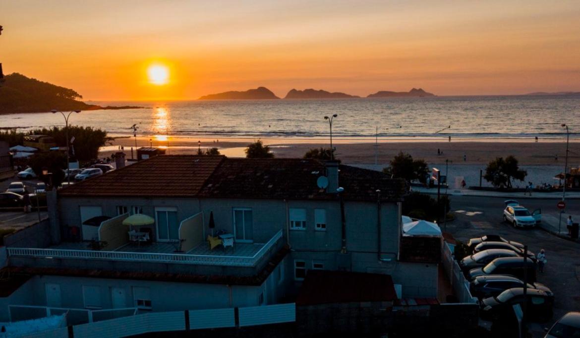 Hostal Montevideo Beachfront Nigrán Zewnętrze zdjęcie